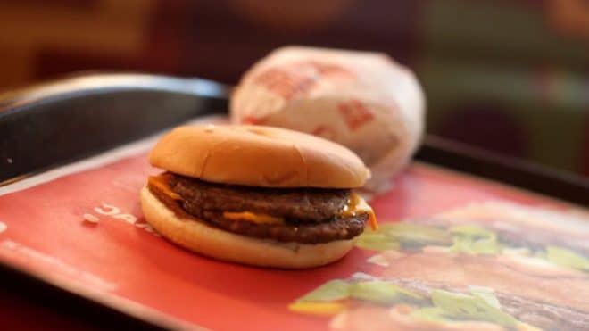 McDonald’s: "CHOC TOTAL" après avoir découvert des vers dans le burger de leur fille