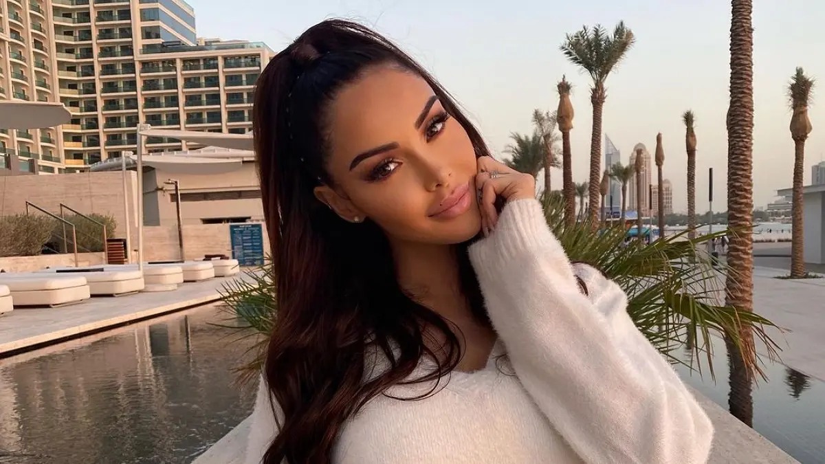 Nabilla en gros danger à Paris, son garde du corps et Thomas Vergara la recardre directement...