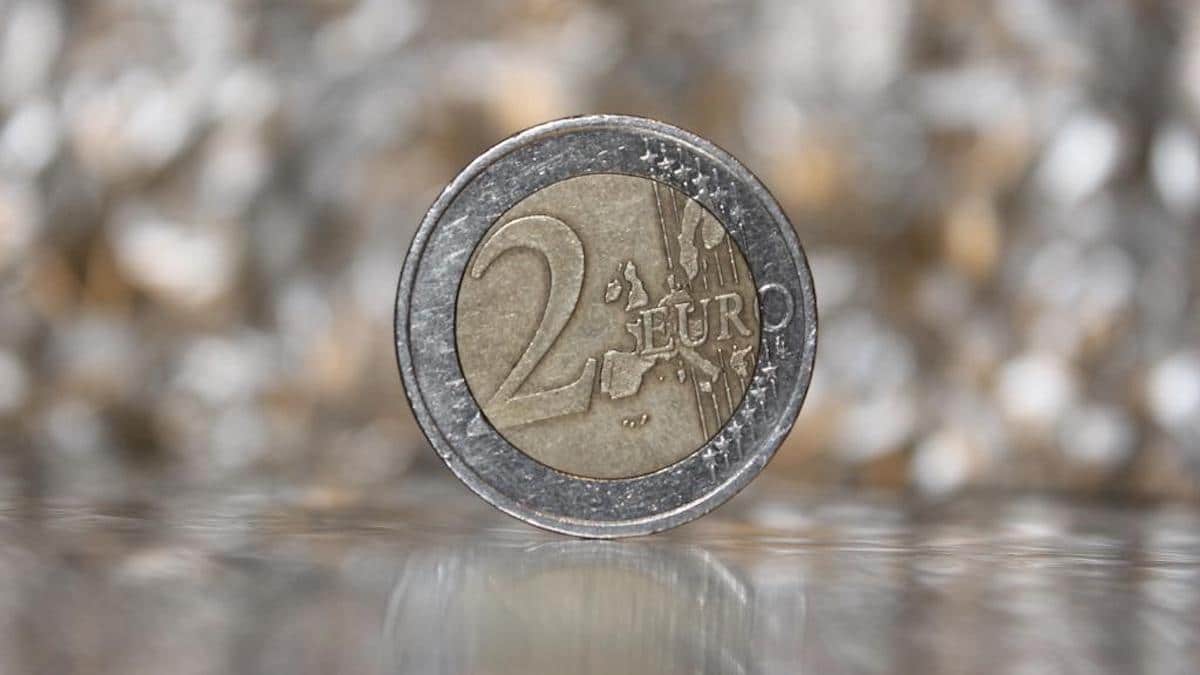 Argent : ces 7 pièces de 2 euros valent une fortune et peuvent vous rendre riche !
