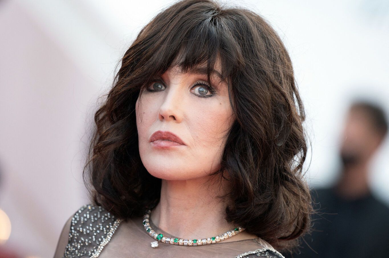 isabelle-adjani-ans-transformee-elle-change-radicalement-coupe-cheveux