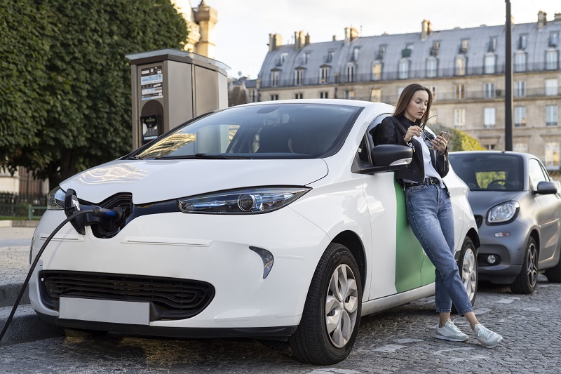 Quels critères pour une assurance auto électrique adaptée ?