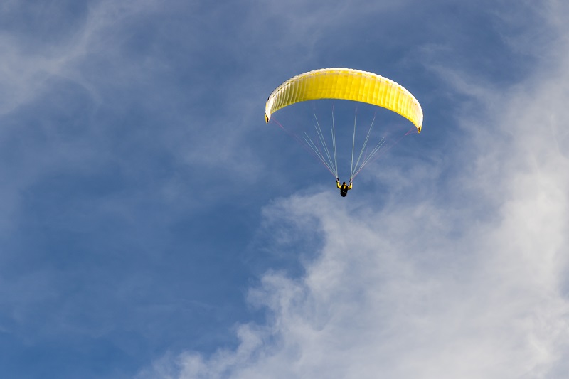 Premier rendez-vous, faites un saut en parachute en couple